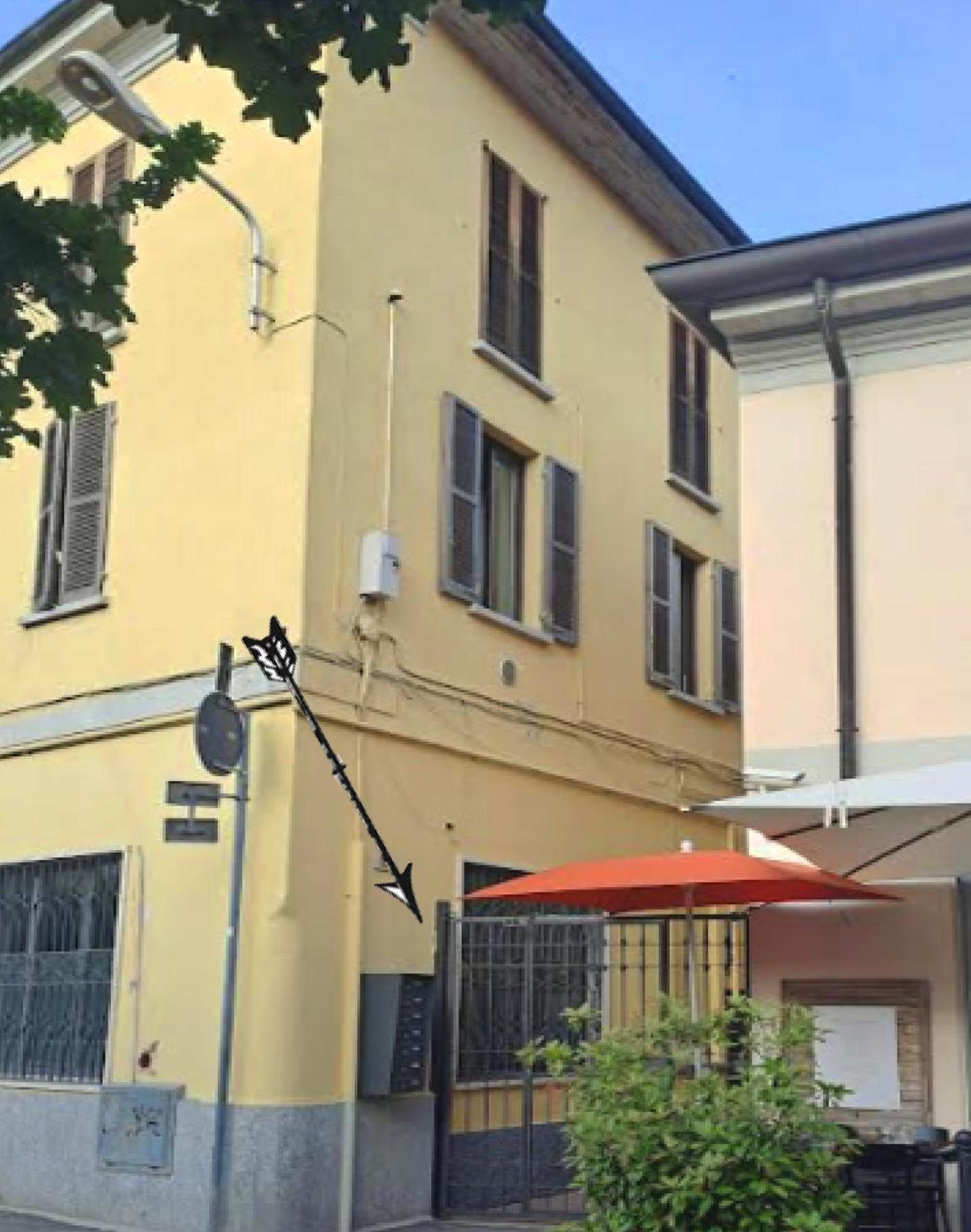 Mini Appartamento A Monza Bagian luar foto